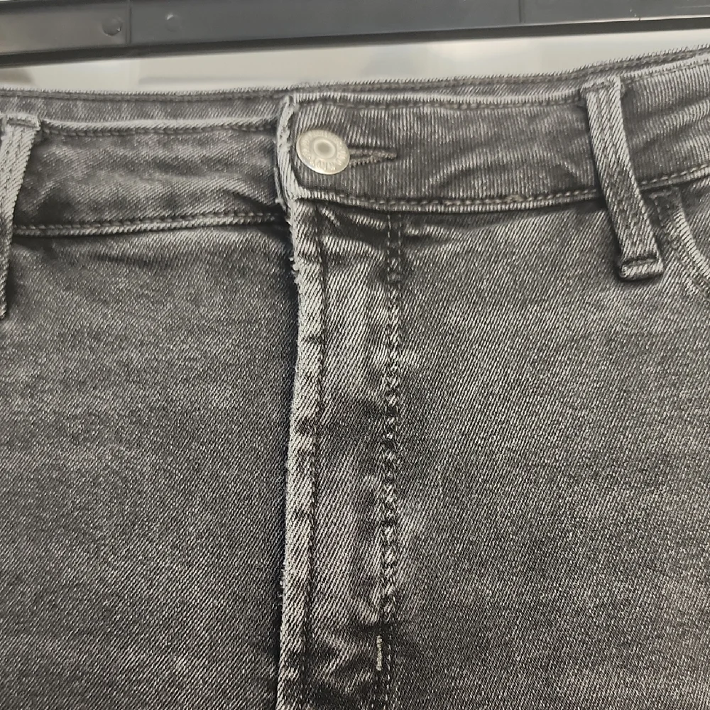 Old Navy Charcoal Distressed Cropped Jeans - Picture 7 of 13